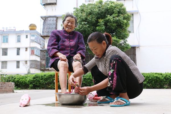 妈妈生日送什么礼物比较好？