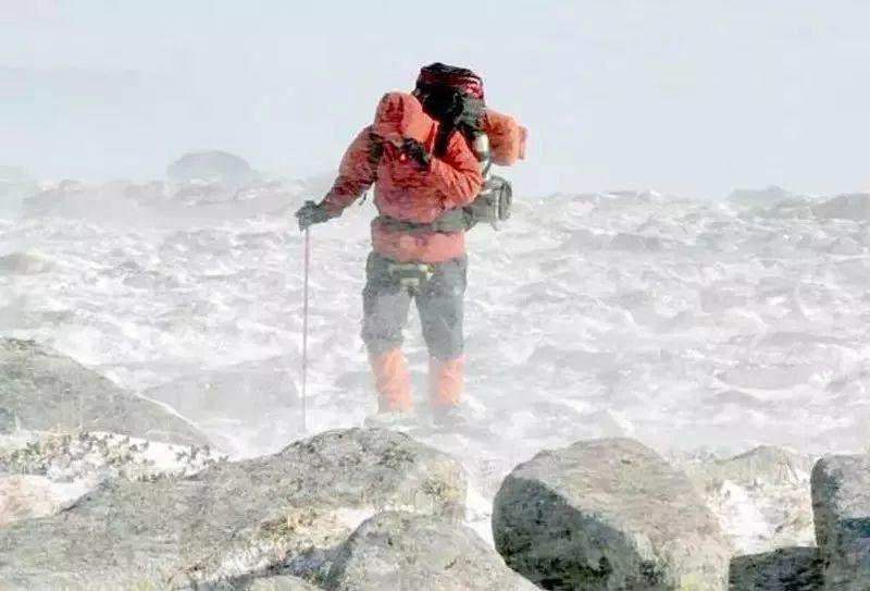 甘肃白银山地马拉松的参赛人员出现失温等情况，跑步遇到“失温”怎么办？