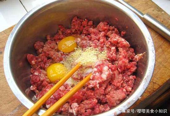 牛肉馅饺子放什么菜好吃？