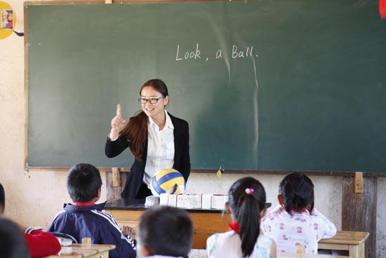 孩子戴录像设备录下老师打骂证据，你认为谁更有理？