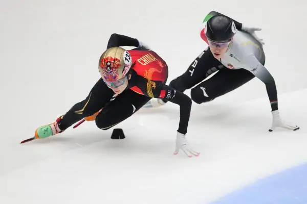 短道速滑女子三千米接力决赛中，韩国首棒抢跑是策略，你如何看待这一策略？