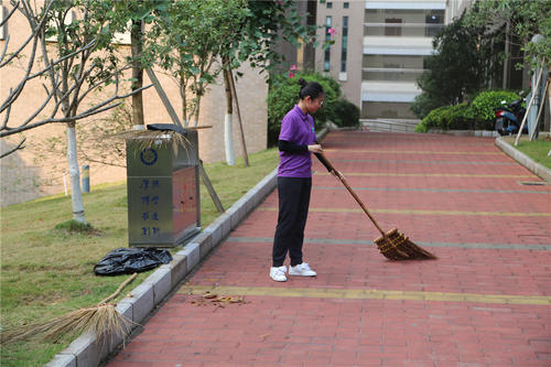 家长没参加学校大扫除被面谈，家长有必要参加学校大扫除吗？