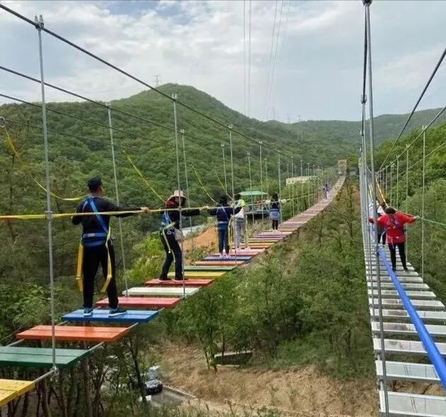 大连景区高空项目突发意外，女子安全绳脱落瞬间坠地，你怎么看？