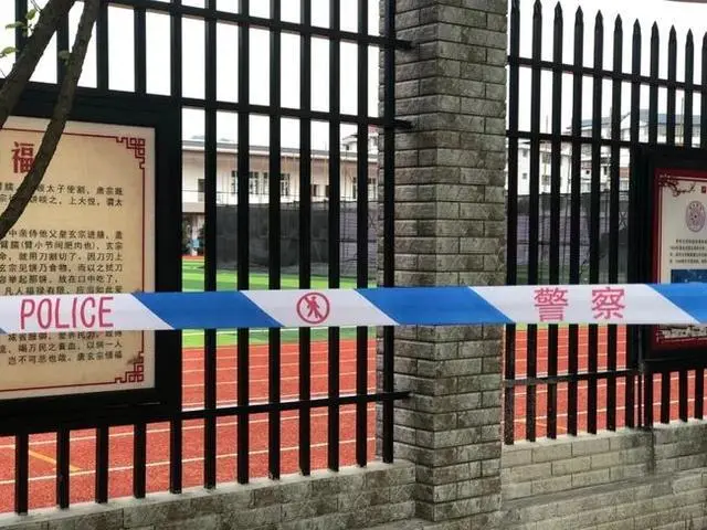 江苏一小学3名六年级女生坠楼，造成这一悲剧的起因是什么？