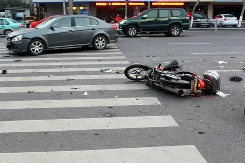 大连一公园门口发生恶性车祸，致4死3伤，这起事故究竟是如何导致的？