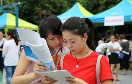 河北一高校的副教授跳槽到中学，为什么会有这种现象的存在？