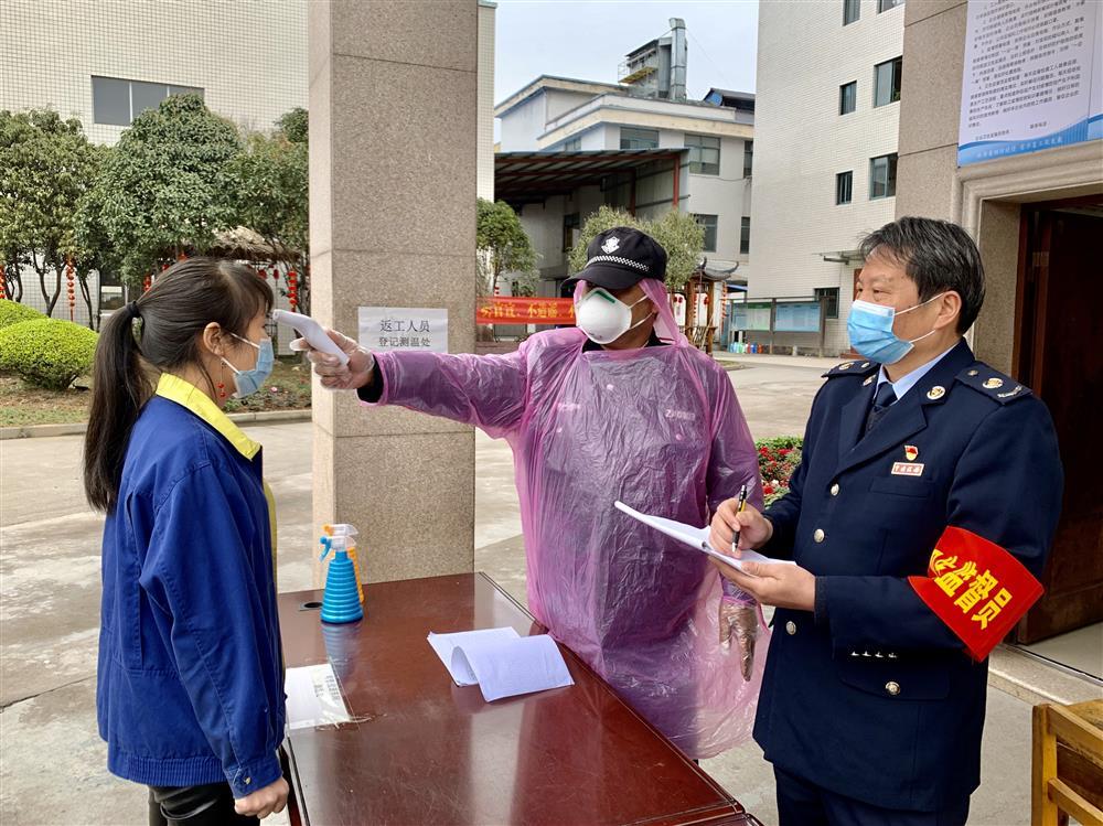 浙江嘉兴一男子辱骂防疫人员称“你侵犯我隐私”，你如何看待此事？