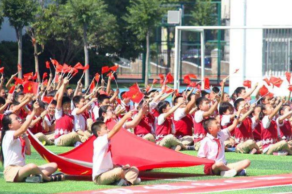 广东拥有全国近10%小学生是多少人？