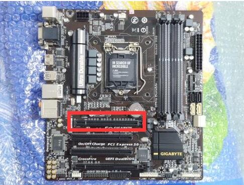 老显卡nVIDIA Geforce 7300LE，能接在技嘉B85M 主板上吗，接在哪个口啊？