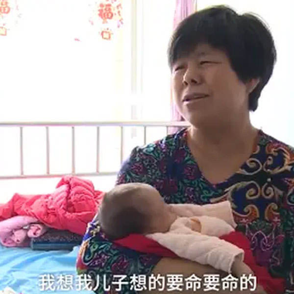 58岁产妇生双胞胎，这是自然孕育吗？