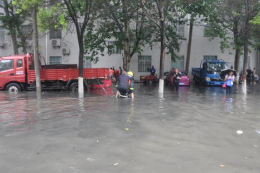 湖北襄阳暴雨后的积水路面出现年轻的漂浮女尸，有什么隐情？