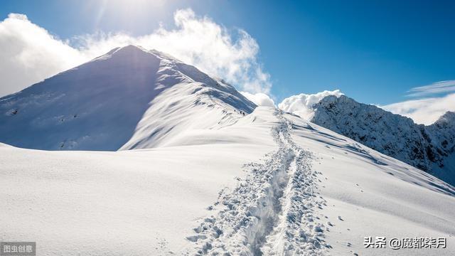 白雪乌鸦的创作背景