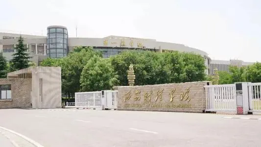 学生就乃万事件发表不当言论被退学，如何看待这一处理结果？