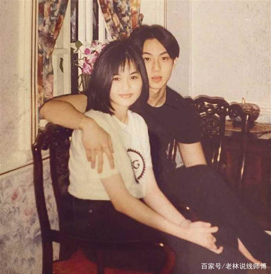 吴尊和她的美丽老婆林丽吟，当年为啥一人拍婚纱照？