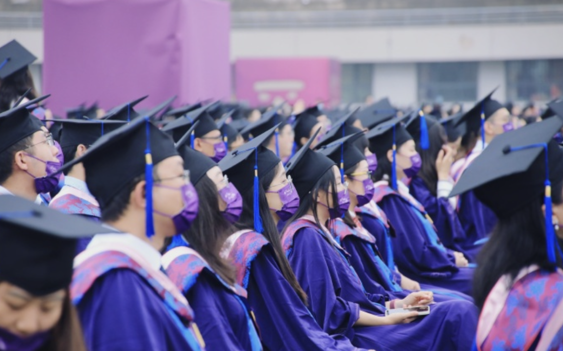 清华大学举行2021年研究生毕业典礼，现场是什么样的？