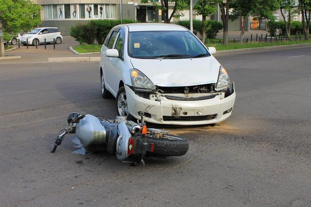 在道路上发生未造成人员伤亡且无争议的轻微交通事故如何处置？