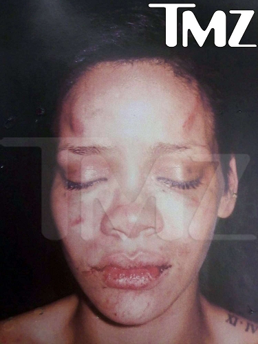 去年Chris Brown对Rihanna的家庭暴力事件的始末