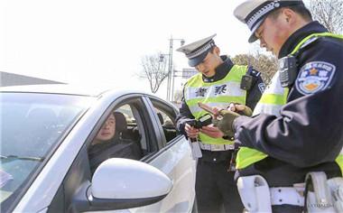 临牌违章停车被贴罚单可以不交罚款吗？